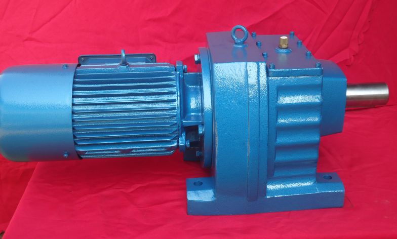 R系列硬齿轮减速机/厂家直销/价格优惠