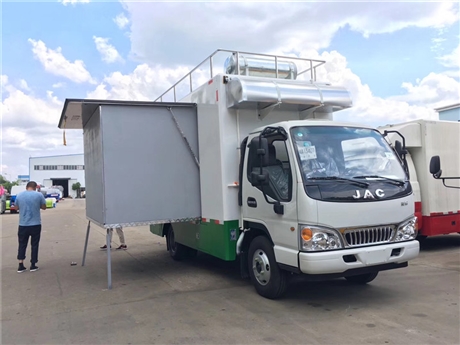 容纳20桌的流动餐饮车是多少流动售货车