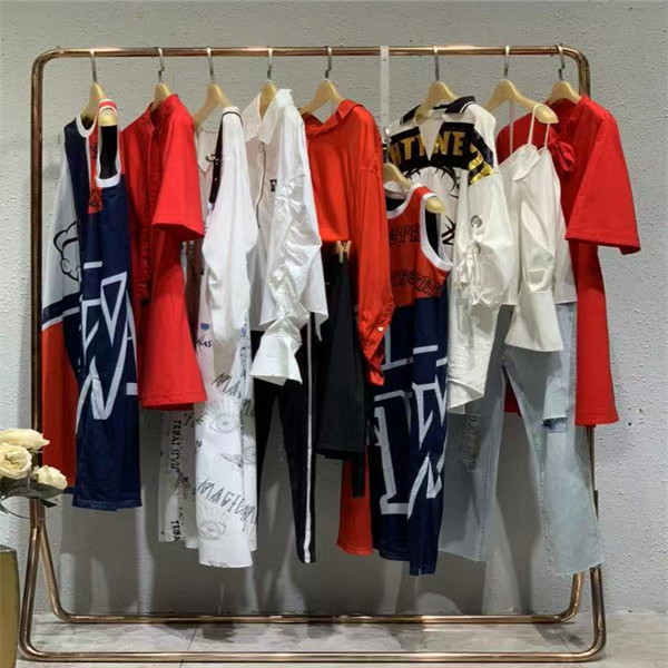 伊品品牌女装尾货进货批发 北京女装批发市场 女装厂家拿货渠道