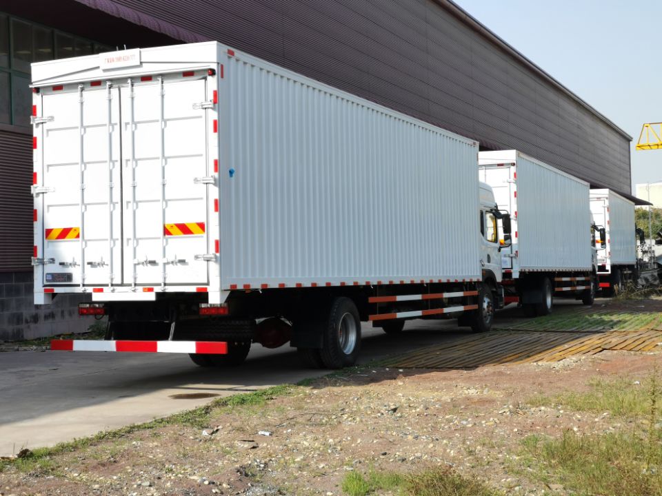 东风多利卡飞翼车,东风天龙飞翼车