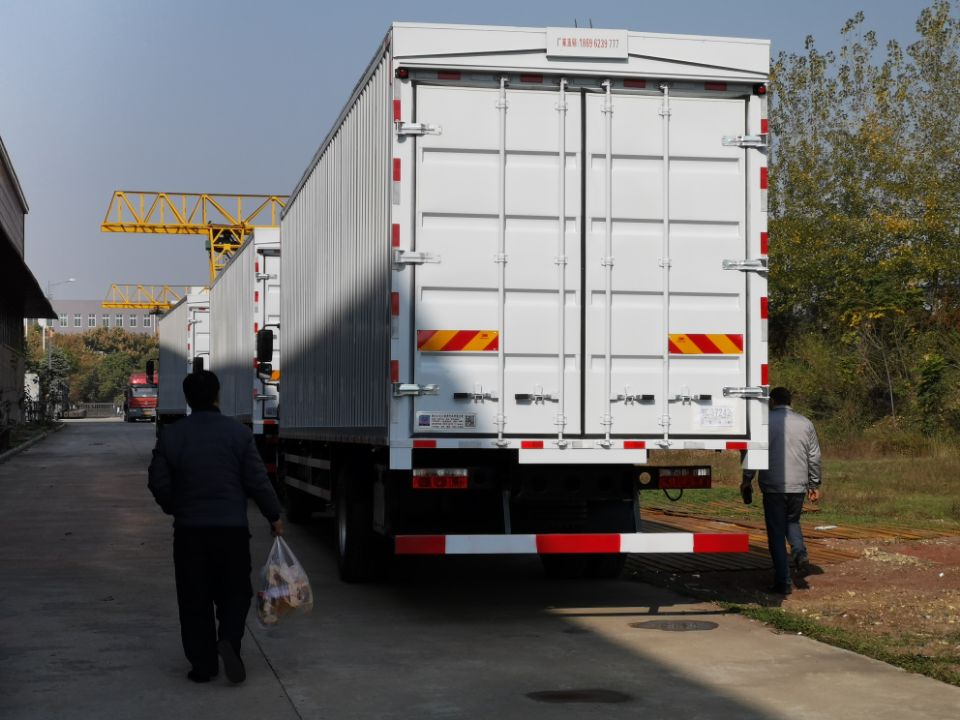 东风多利卡翼展车,东风天龙翼展车