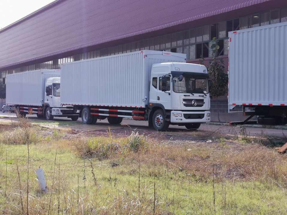 东风天龙飞翼车,东风多利卡飞翼车