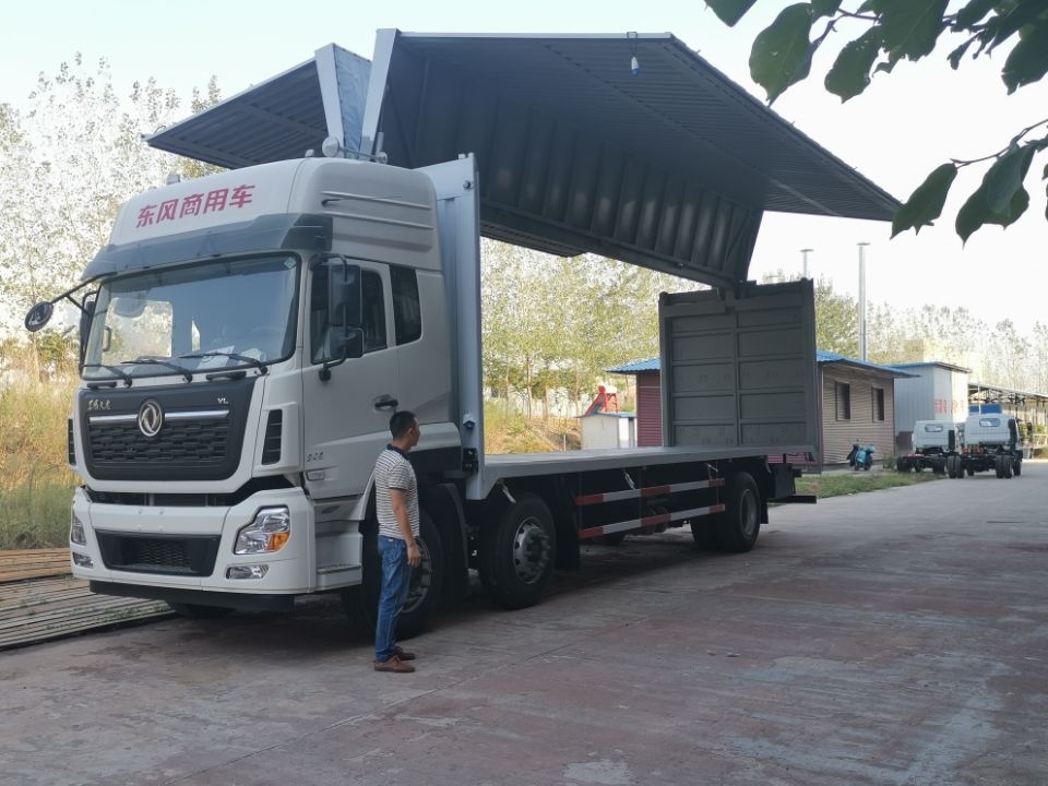 东风天龙飞翼车