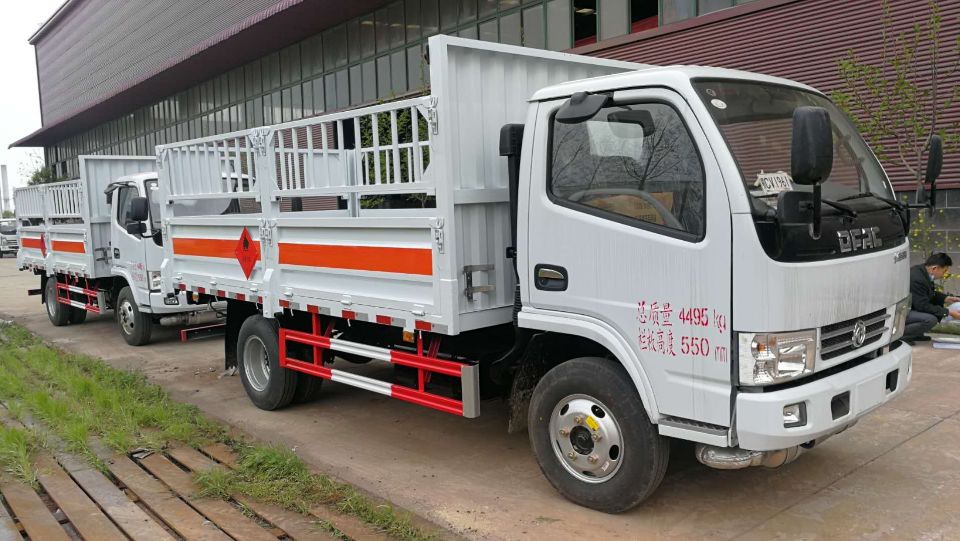 东风多利卡仓栏气瓶车