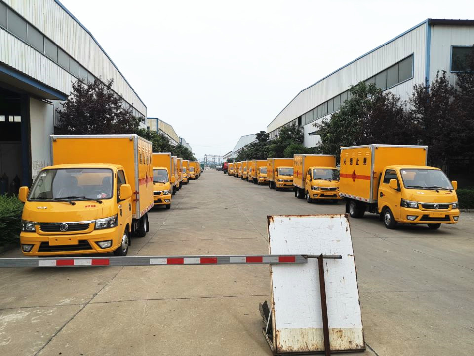 东风途逸易燃气体厢式运输车