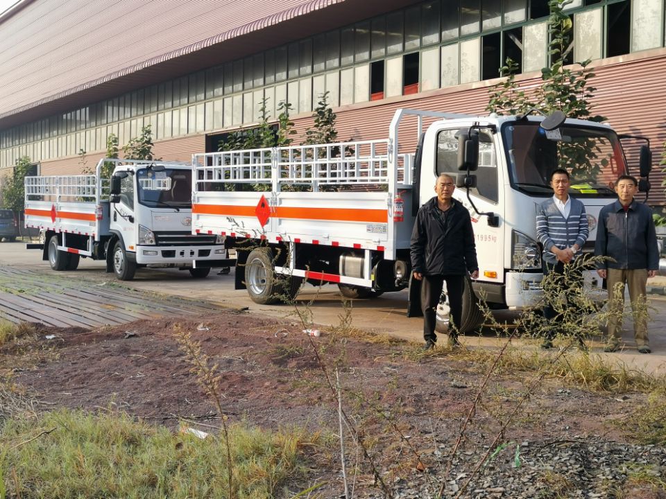 解放仓栏气瓶运输车