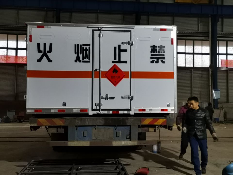 易燃气体厢式运输车厢