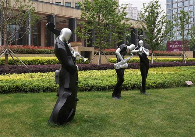 抽象音乐人物雕塑 迎宾人物雕塑 树脂景观厂家订制 千硕雕塑