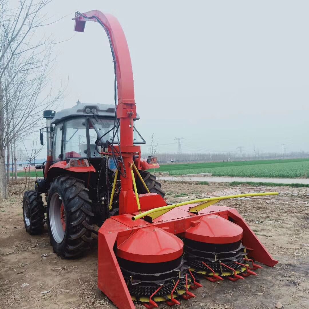 自走式玉米秸秆青储机新型皇竹草收割视频青储小型扒草机