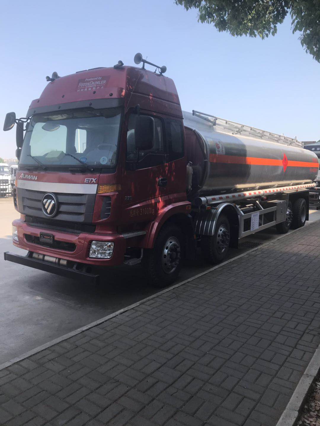 福田欧曼20吨铝合金油罐车