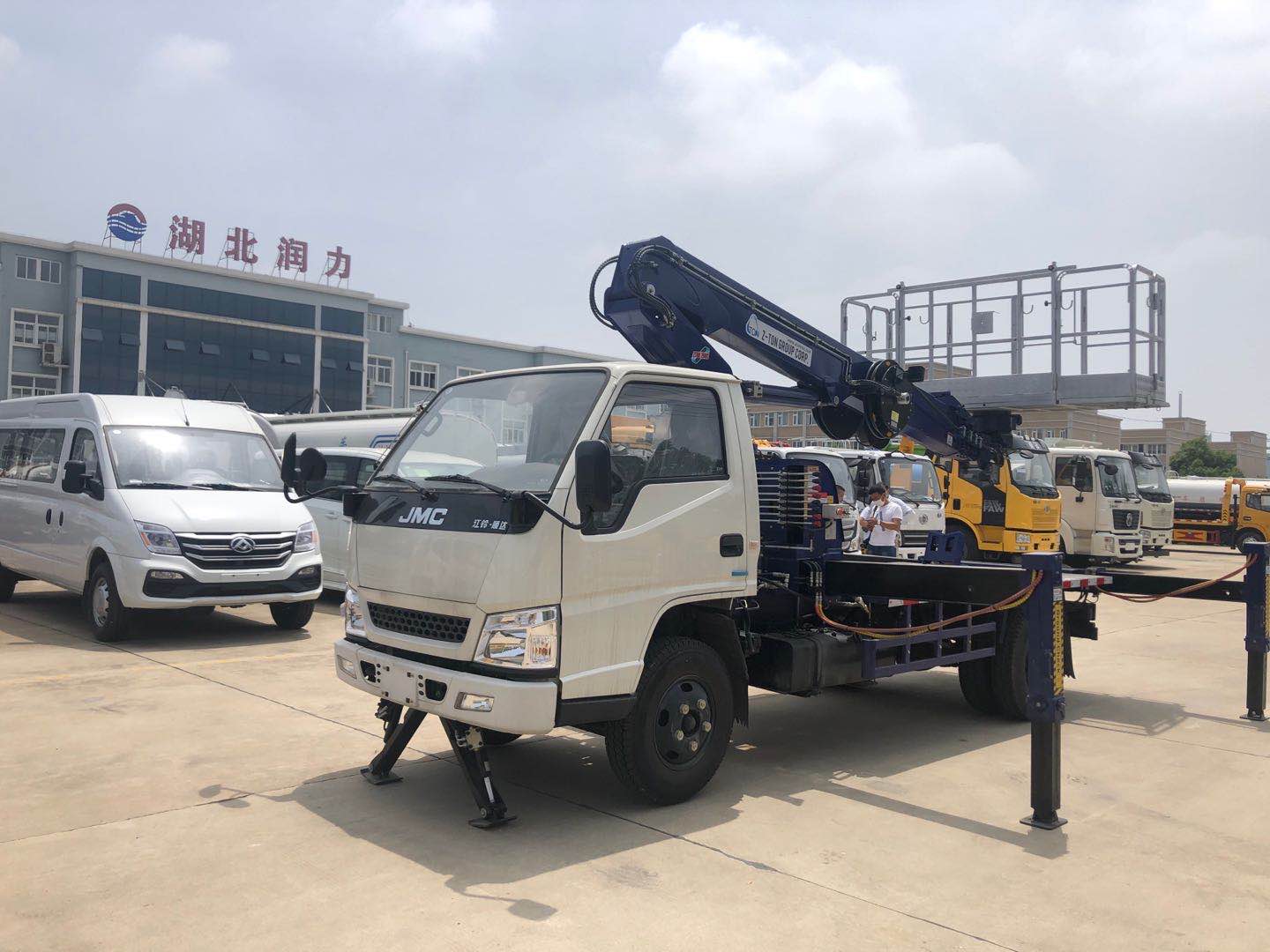 路灯维修车湖北润力21米进口直臂伸缩臂支持分期付款