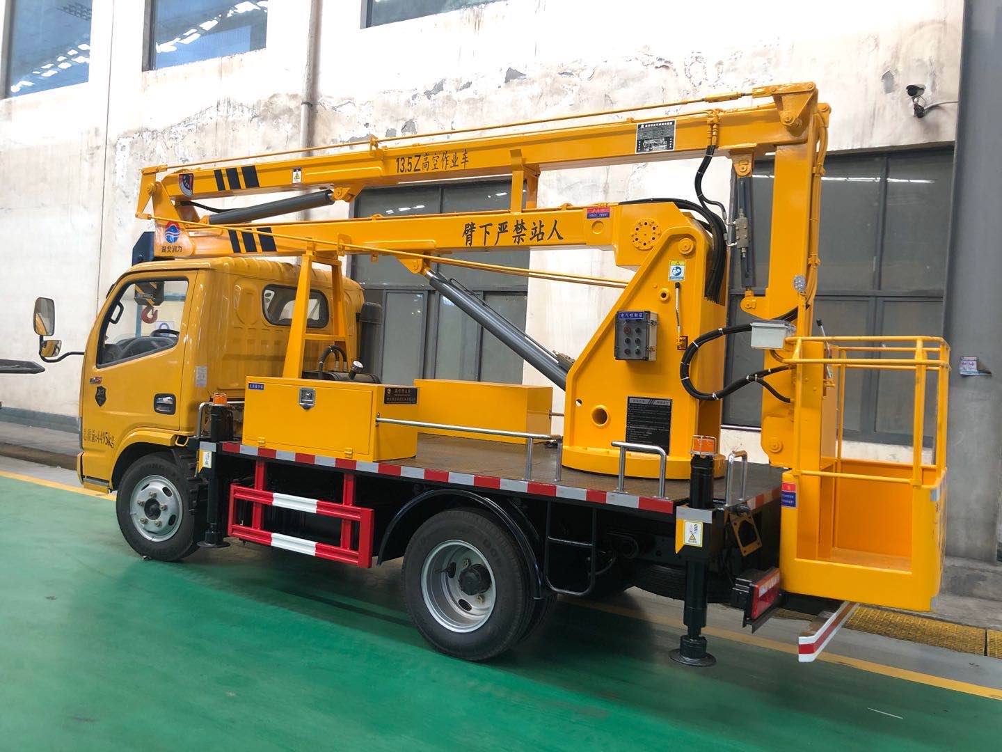 东风13.5米高空作业车