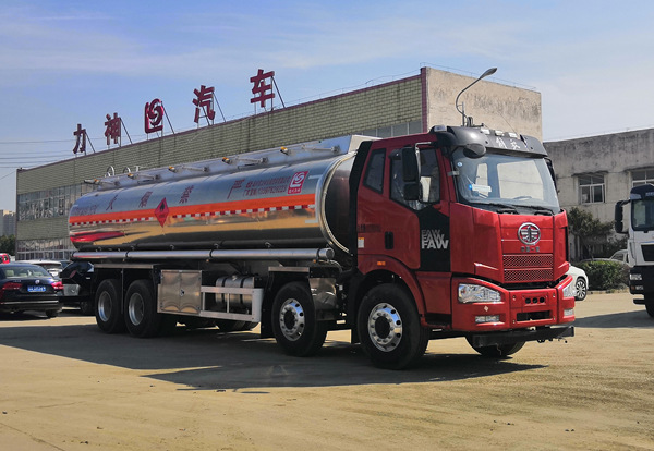 汕德卡前四后八力神油罐车