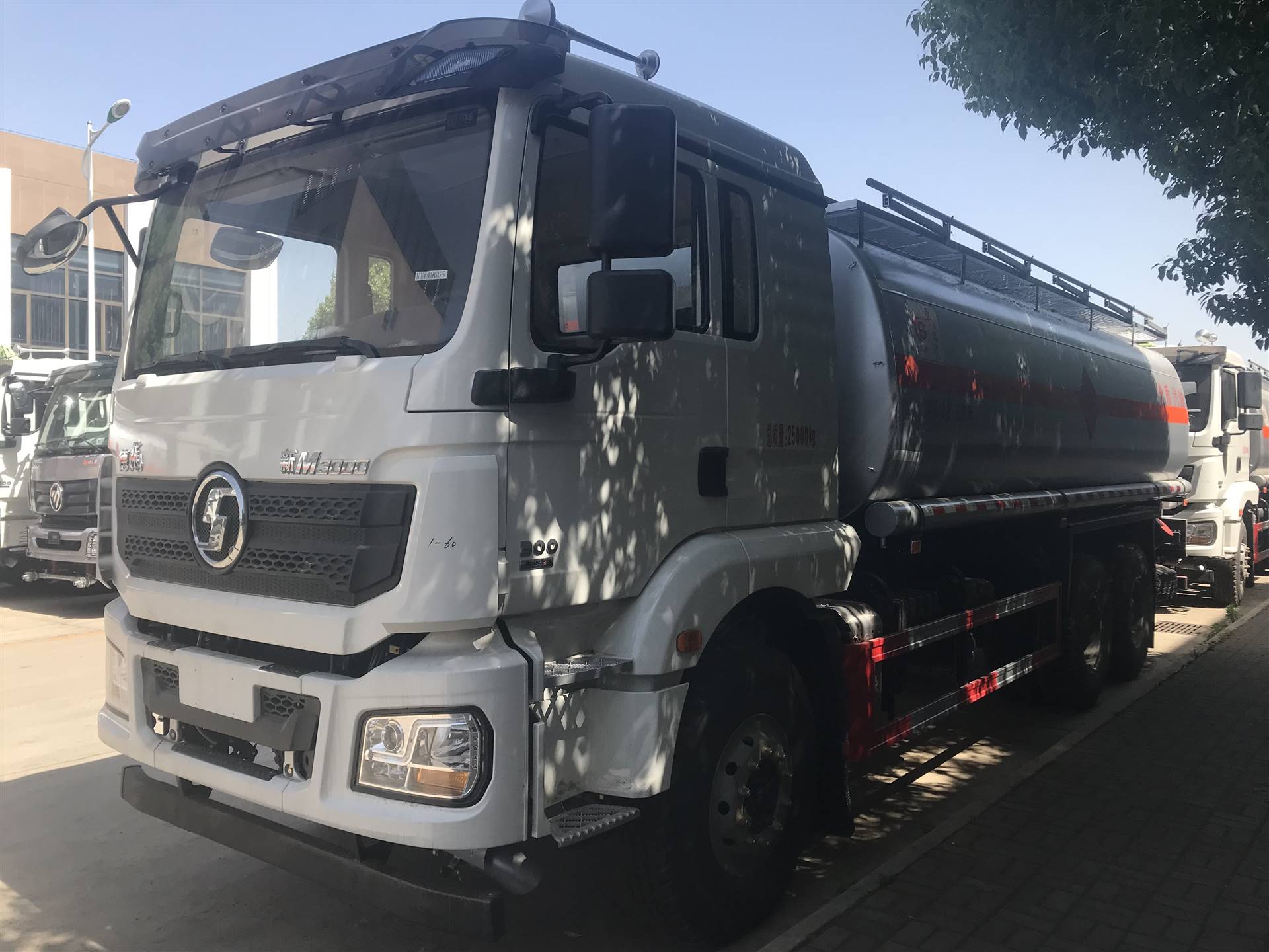 陝汽德龍18噸油罐車 油罐車廠家