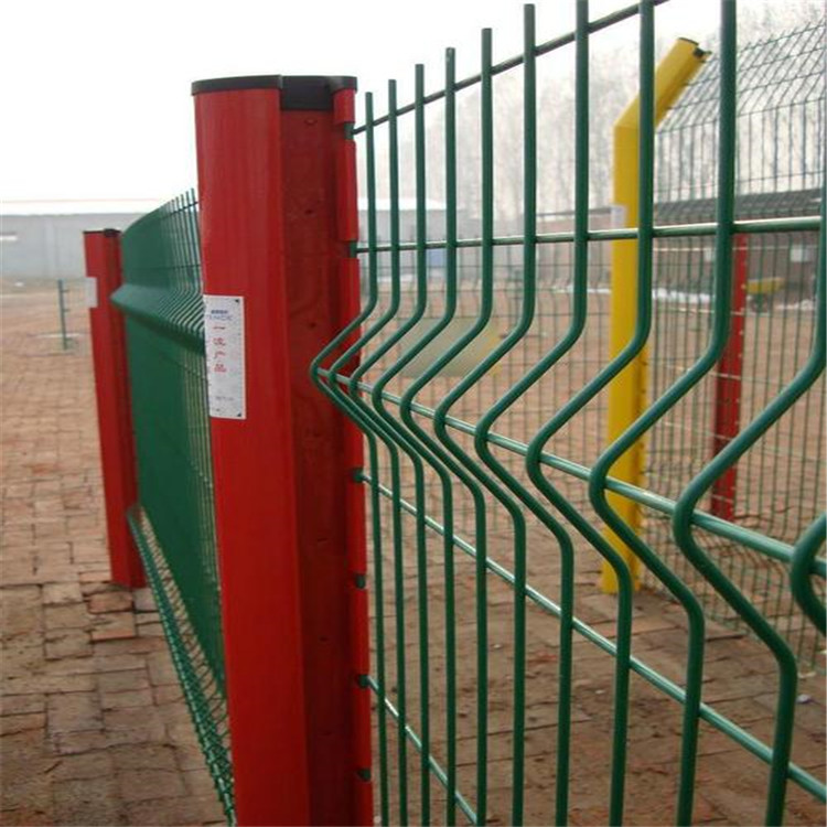 护栏网 桃形立柱护栏网 公路防护网加工订制