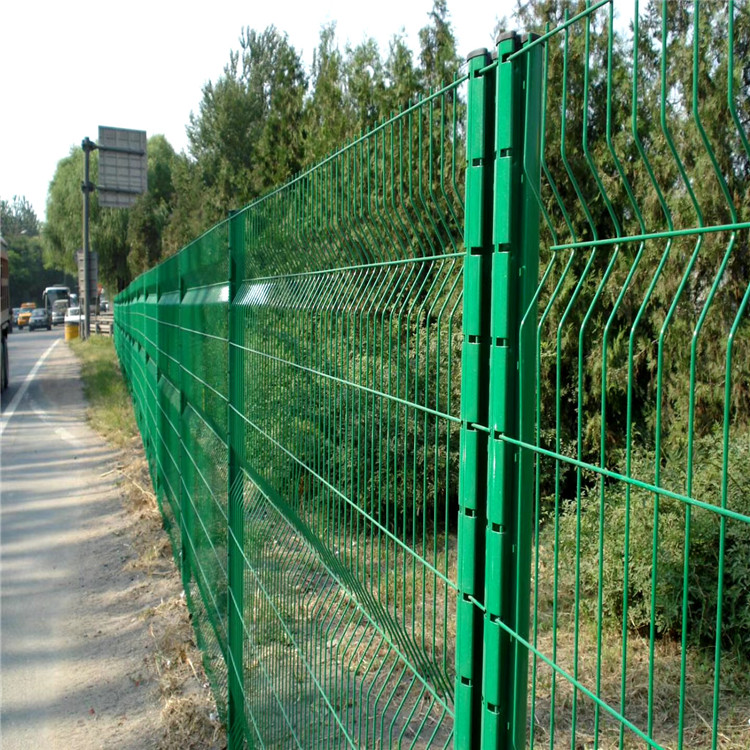 供应小区围栏网 公路铁路折弯护栏网 园区绿化三角折弯护栏