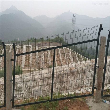 乌市铁路防护栅栏 新疆铁路护栏网厂家推荐