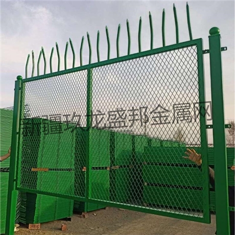 新疆铁丝围栏网生产厂家 浸塑围栏网现货价格