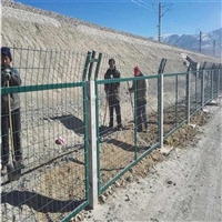 新疆铁路围栏网厂家推荐 乌鲁木齐护栏网安装价格
