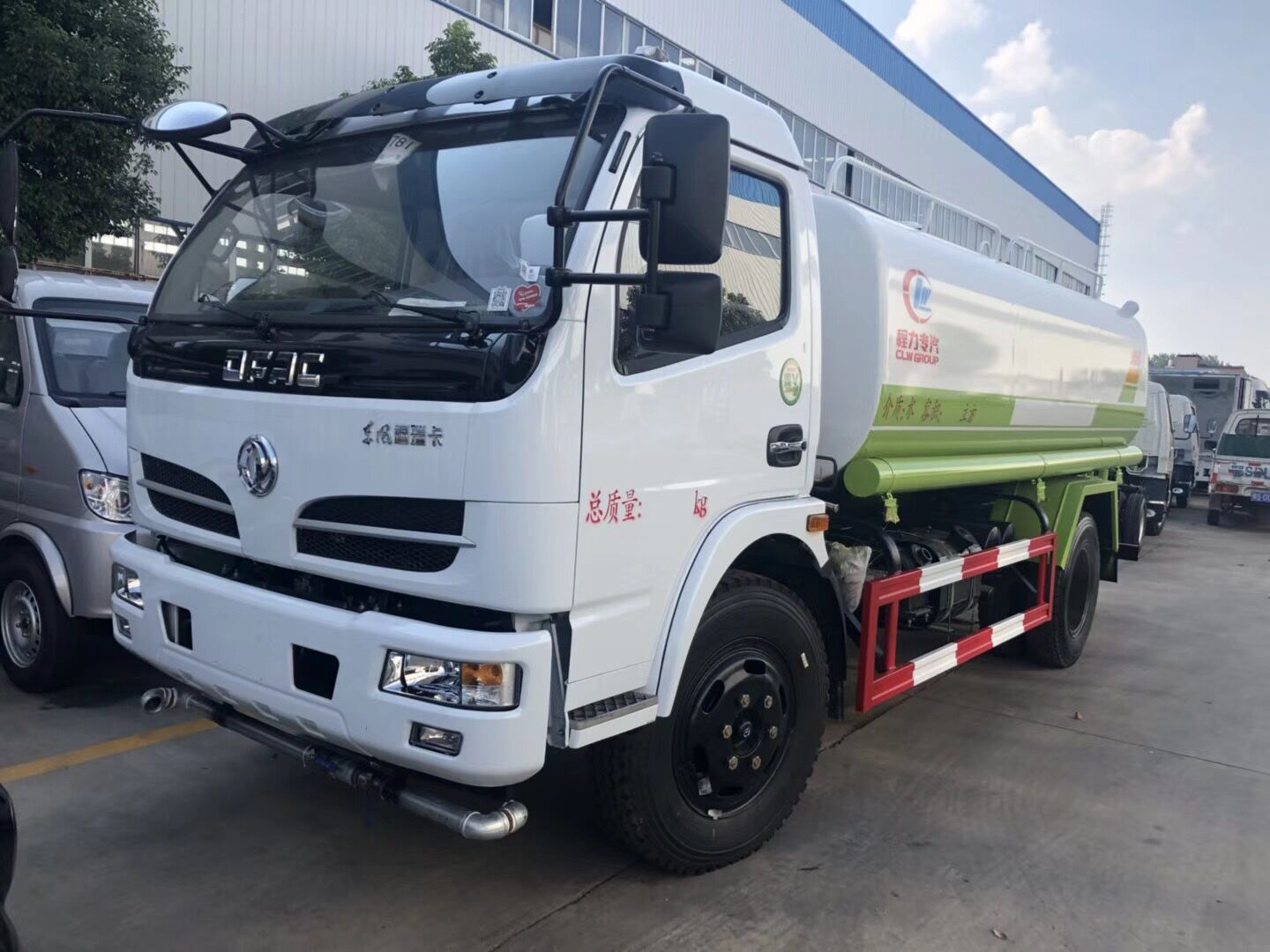 国六东风福瑞卡8吨洒水车8方工程洒水车