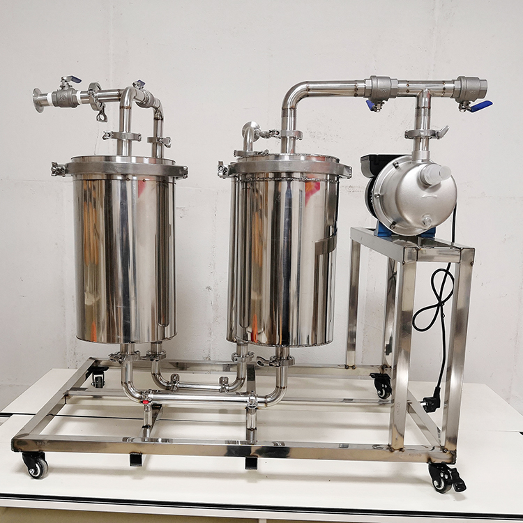 拥有2个白酒厂,2个洞藏基地,1个酿酒设备厂,4