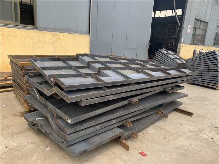 防撞墙钢模板钢筋砼浇筑外模板拉杆固定调节厚度