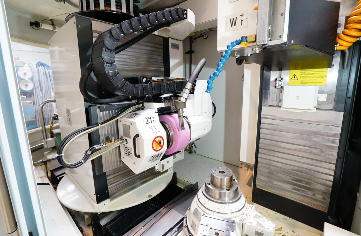 机器尺寸:4 x 3 x 2.5米机器重量:7.