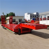 梁山13米低平板半挂车 拖挖掘机825轮胎的半挂车厂家