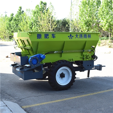 大连雨林批发土杂肥撒肥机 小四轮撒粪车