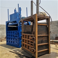 现货青储压块机鑫嘉强 饲养牛羊秸秆压块机 厂家