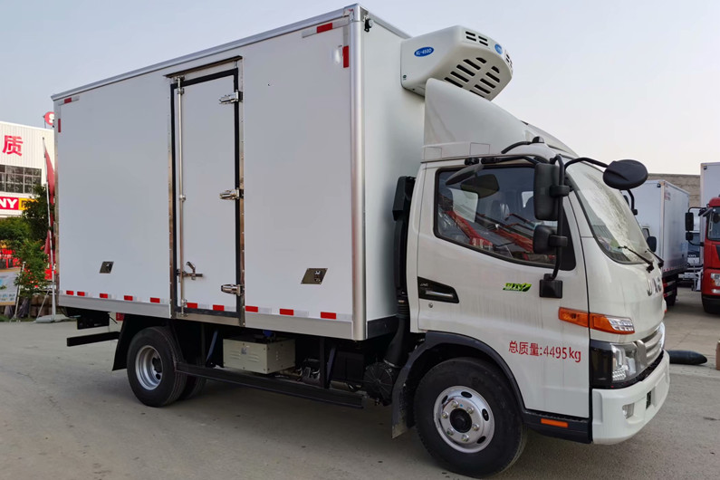 现货供应骏铃肉钩冷藏车厂家定制带肉钩的冷藏车车厢