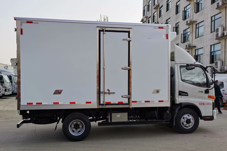 现货供应骏铃肉钩冷藏车厂家定制带肉钩的冷藏车车厢