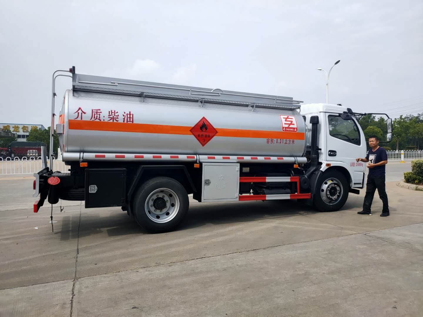 8吨小油车价格小型油罐车多少钱