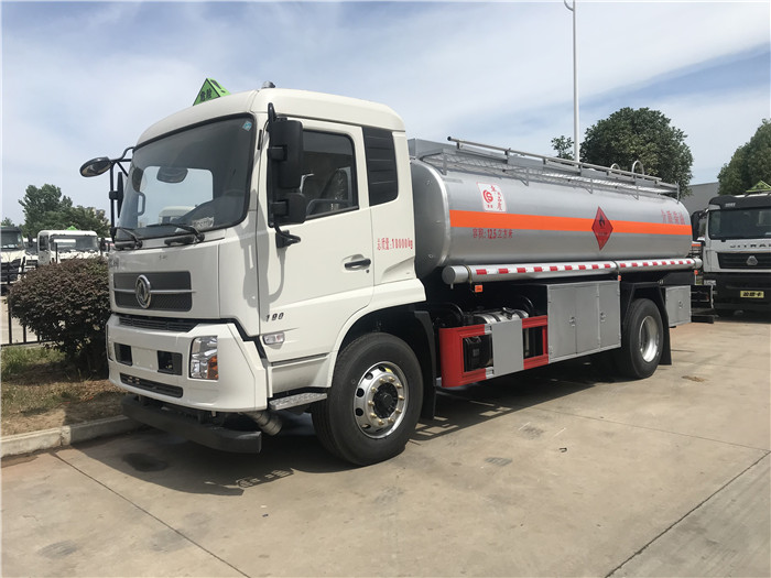 湖北楚飞汽车销售有限公司 产品展厅 >楚胜牌油罐车 油槽车全国包上户