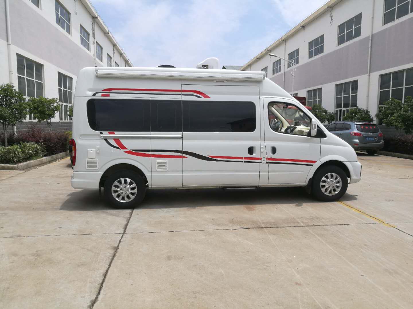 大通v80 长轴房车 自动挡国六排放