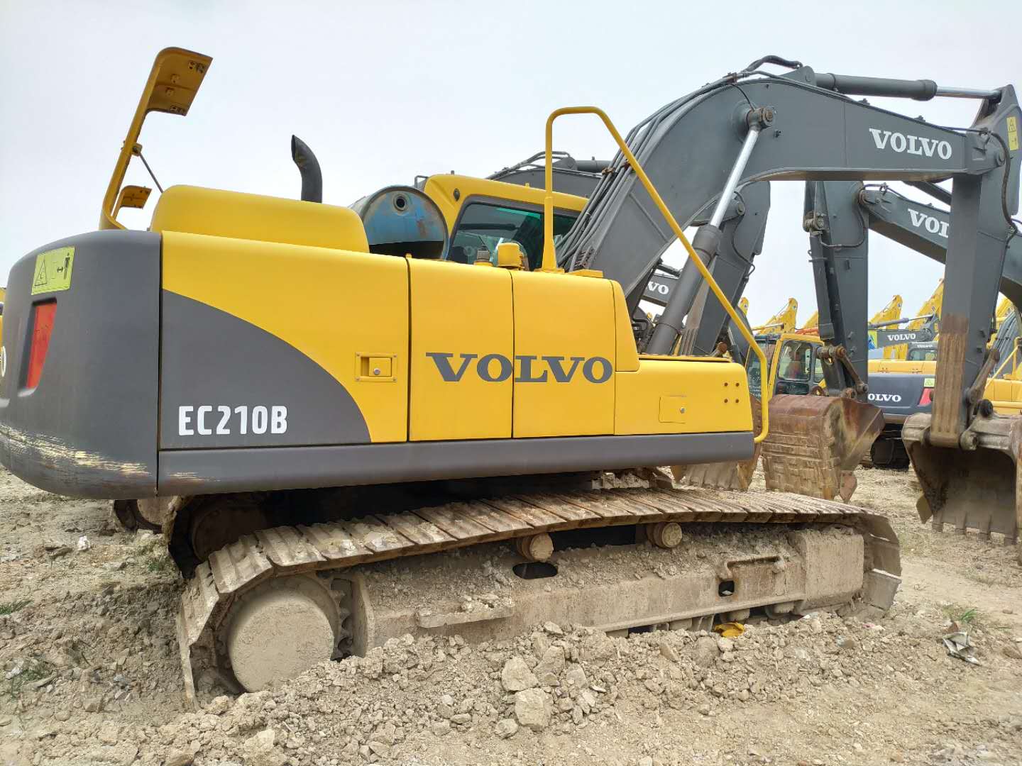 转让二手挖掘机沃尔沃210二手沃尔沃210挖掘机价格参数图片
