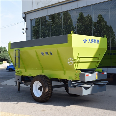 大连雨林批发小型牛羊粪撒粪机 新型撒肥车