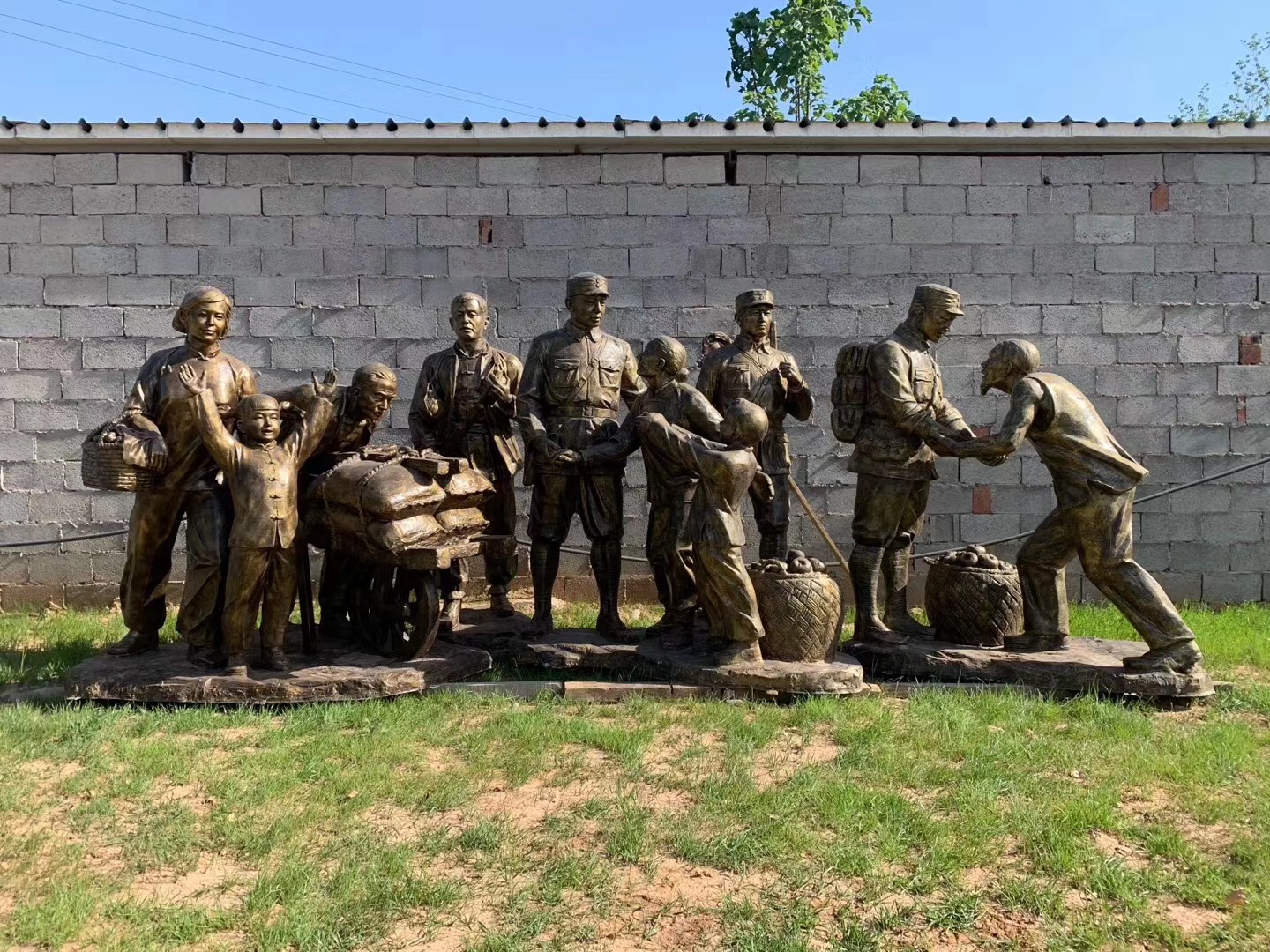 玻璃钢雕塑 玻璃钢仿铜人物 军垦题材雕塑 厂家直销