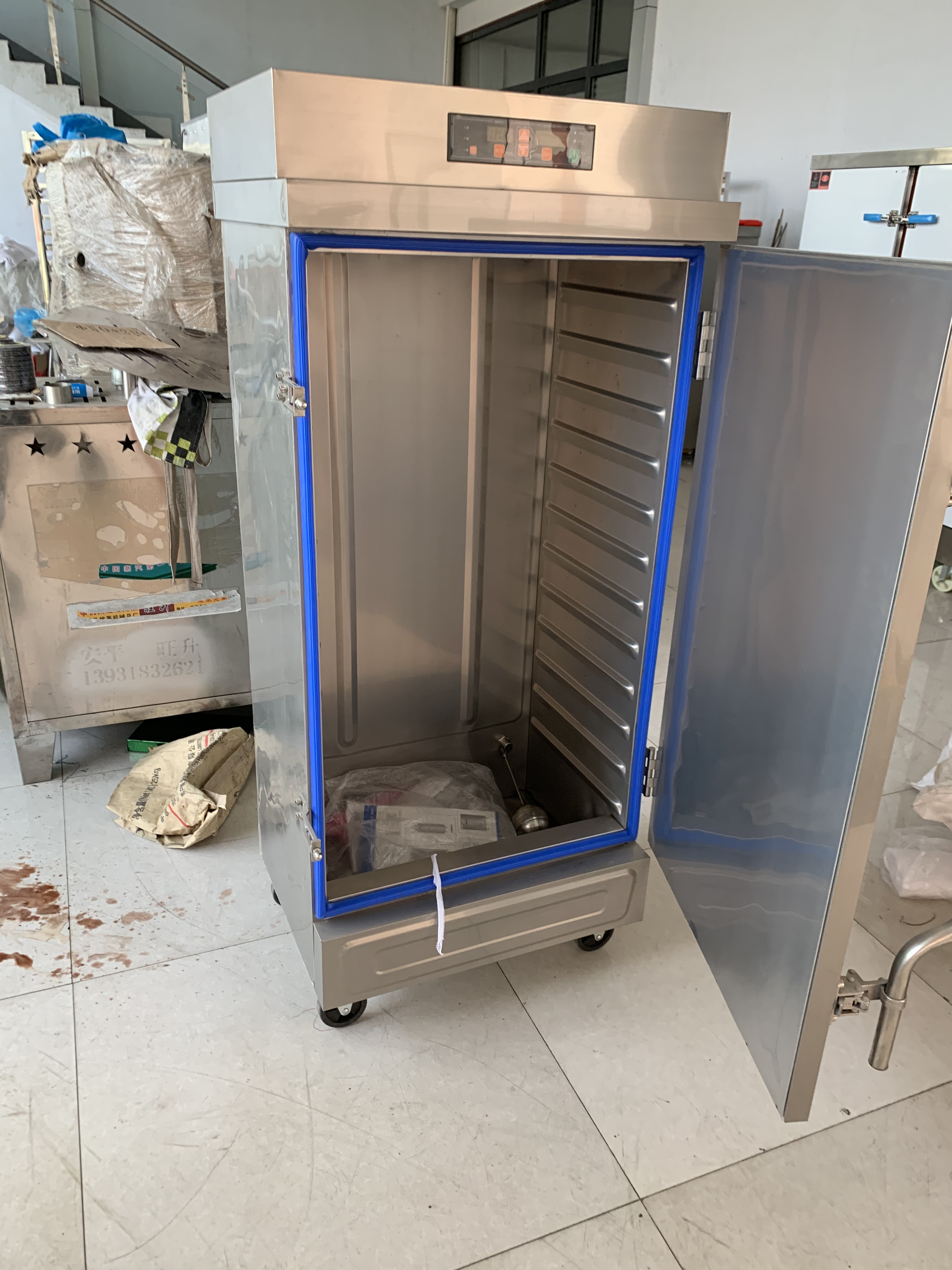 本机装有压力表和安全阀,能及时显示调节蒸汽压力