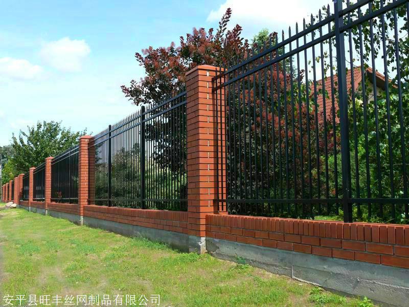锌钢围栏社区围栏上门测量