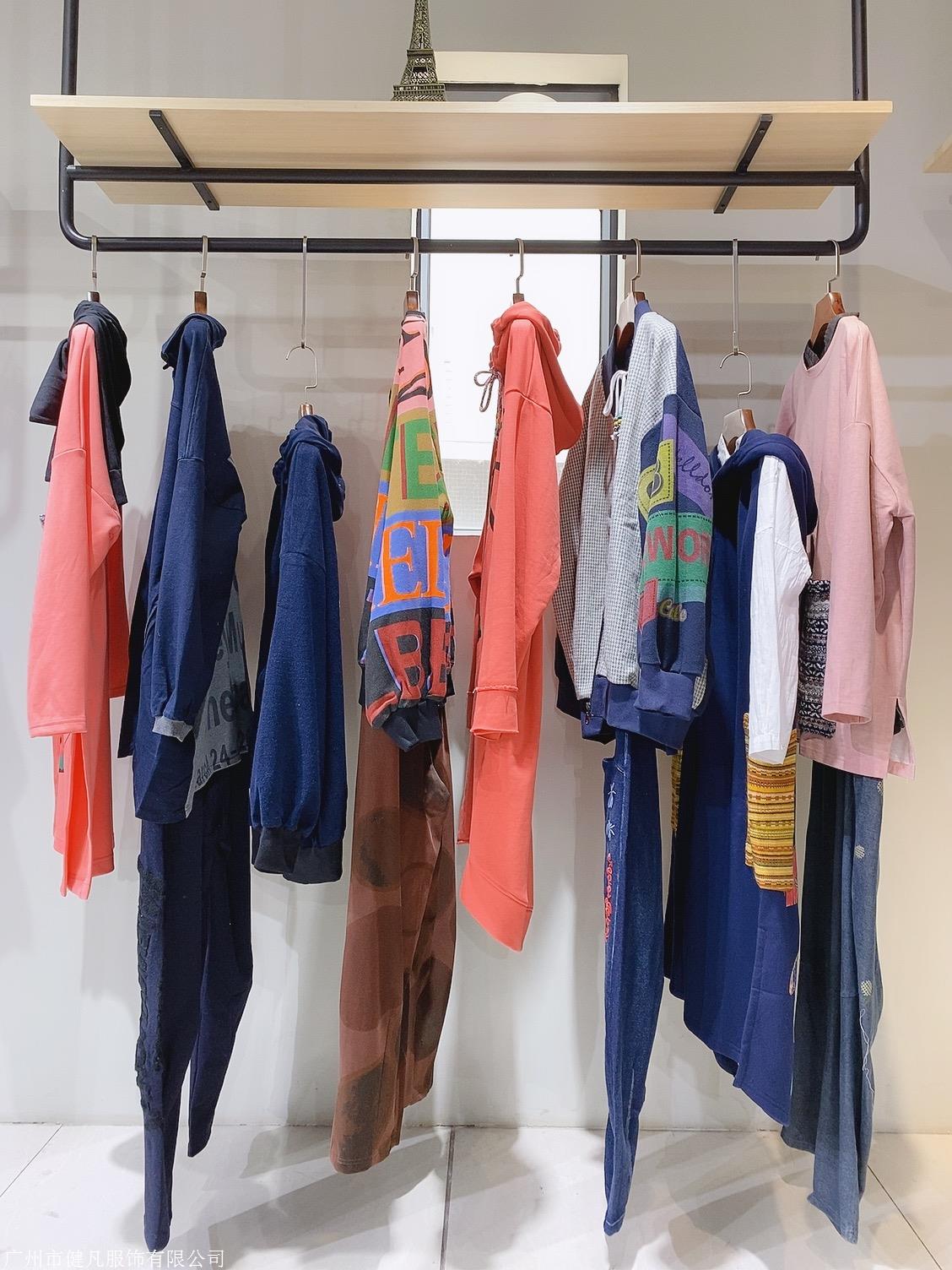 江苏品牌女装小鱼仔秋装女式帆布包包休闲大码女装卫衣套装