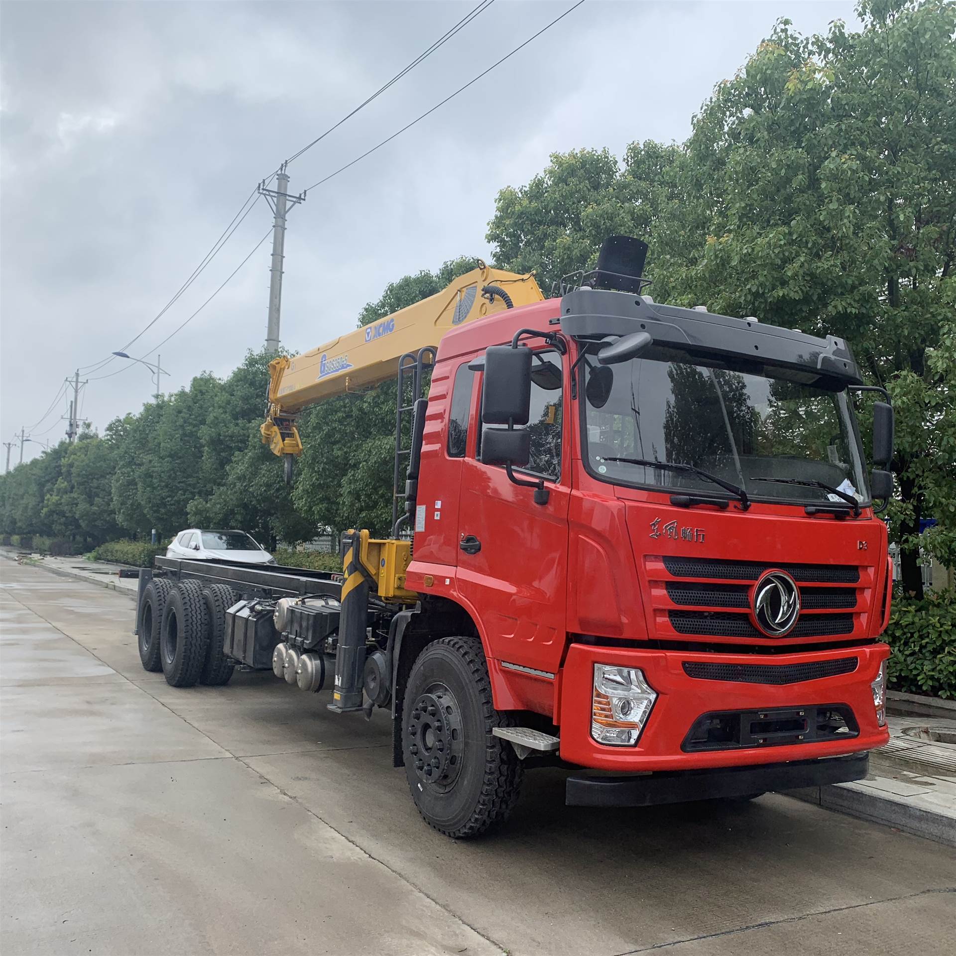 国六后八轮随车吊玉柴270马力徐工14吨吊机货箱8米5