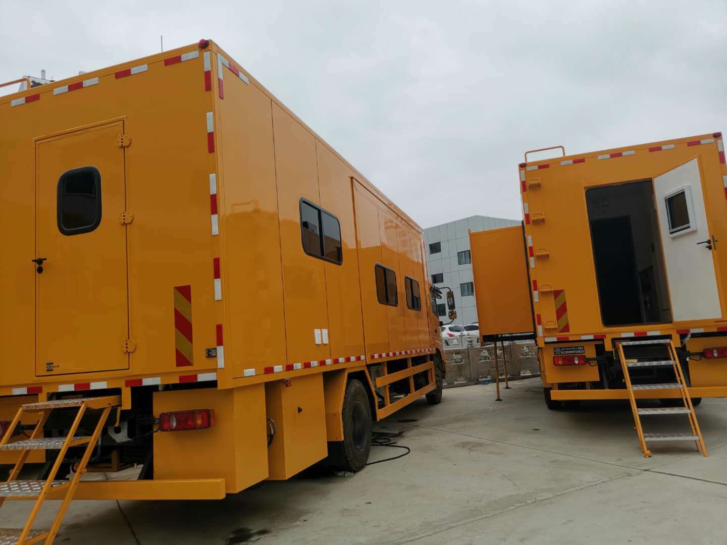 后勤保障炊事车配图