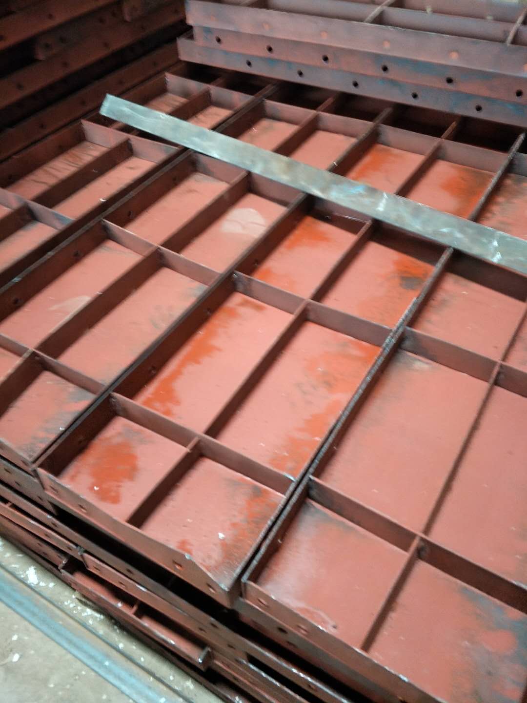 昭通钢模板一吨价格-钢模板市场批发-大量收购二手钢模板