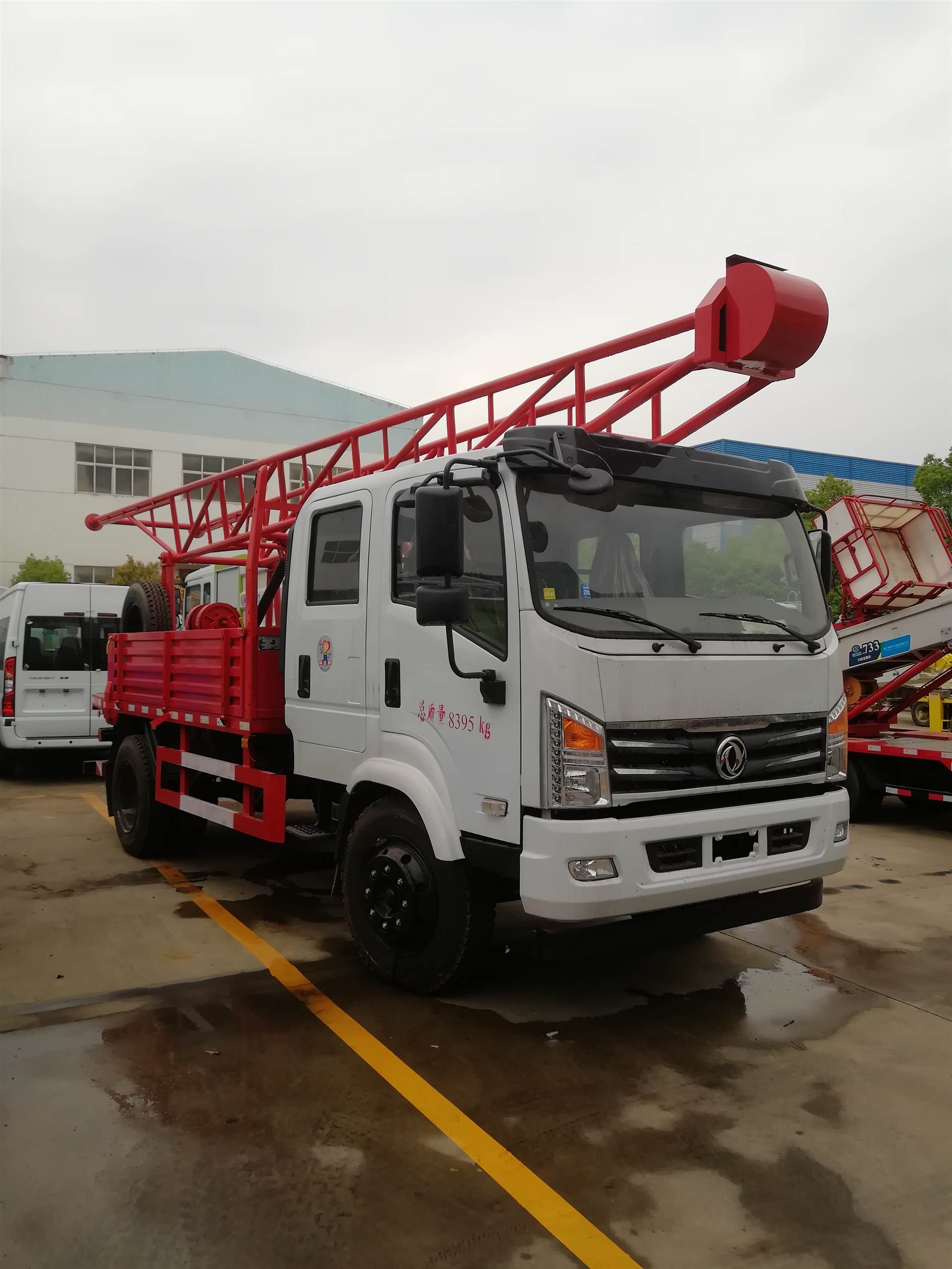 东风多利卡d9钻机车 70-100米移动式供水井钻井车
