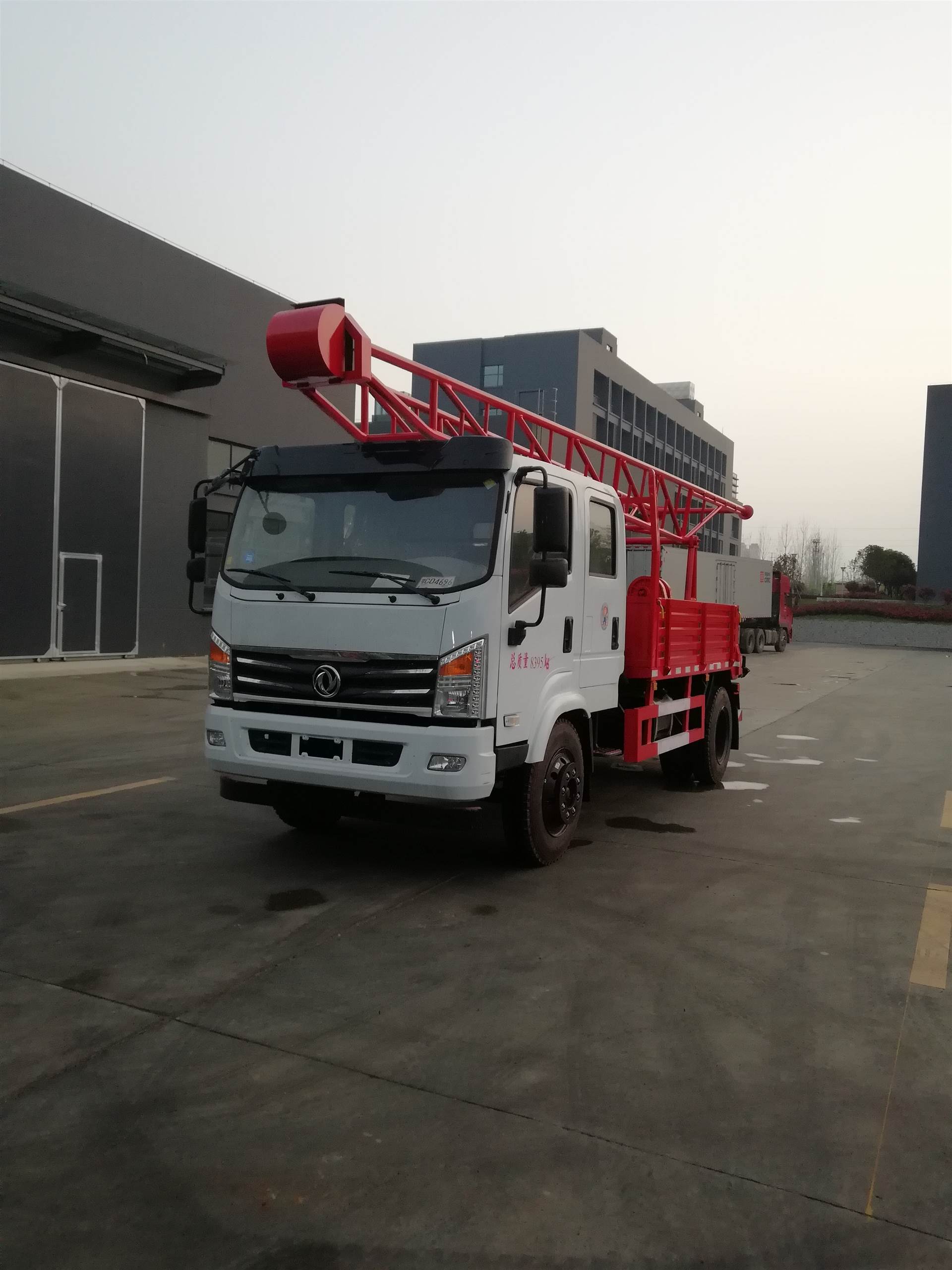 东风多利卡d9钻机车 汽车钻