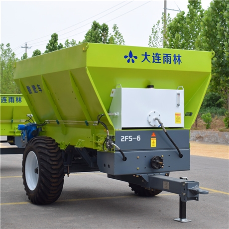 廠家批發(fā)大型立式拋糞車 霍城縣拋灑機