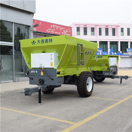 廠家供應蚯蚓肥拋糞車 固態(tài)拋灑機
