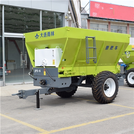 廠家供應(yīng)絞龍拋糞車 牽引式拋灑機
