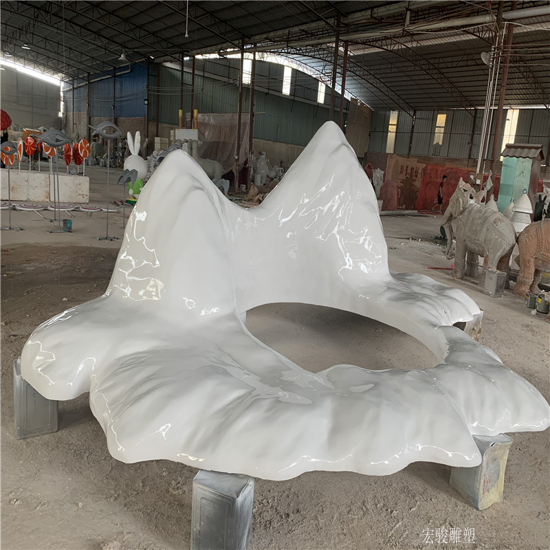新塘玻璃钢校园雕塑校园景观小品雕塑定制户外标识